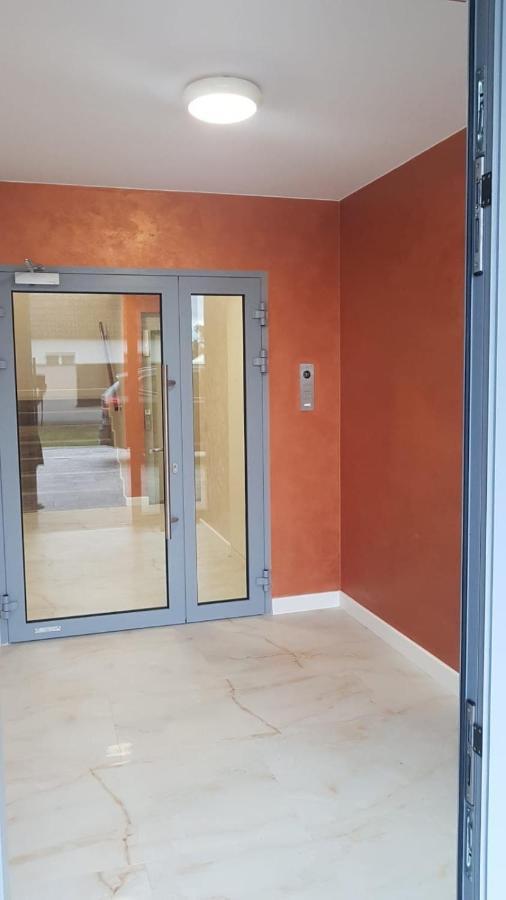 Uroczy Apartament Happy 01 Z Widokowym Tarasen Na Dachu - Tuz Przy Plazy !!! Ниешорце Екстериор снимка