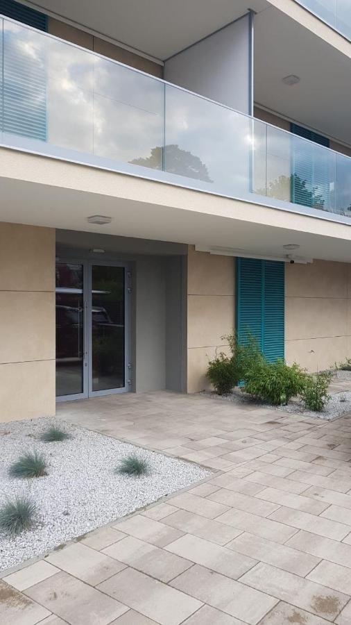 Uroczy Apartament Happy 01 Z Widokowym Tarasen Na Dachu - Tuz Przy Plazy !!! Ниешорце Екстериор снимка